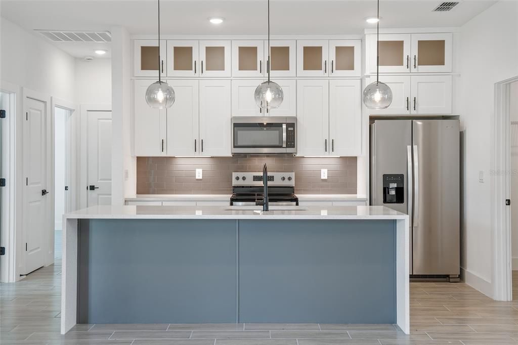 For Rent: $2,495 (4 beds, 2 baths, 1882 Square Feet)