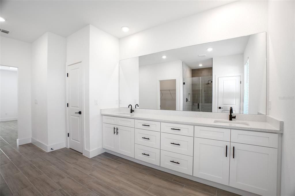 For Rent: $2,495 (4 beds, 2 baths, 1882 Square Feet)