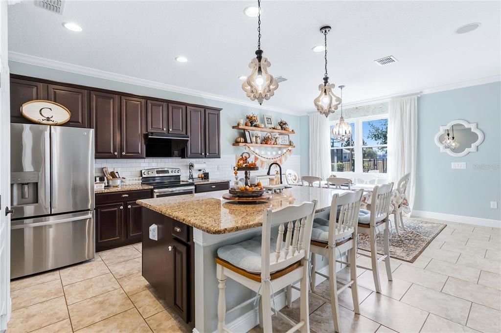 For Sale: $820,000 (5 beds, 3 baths, 3546 Square Feet)