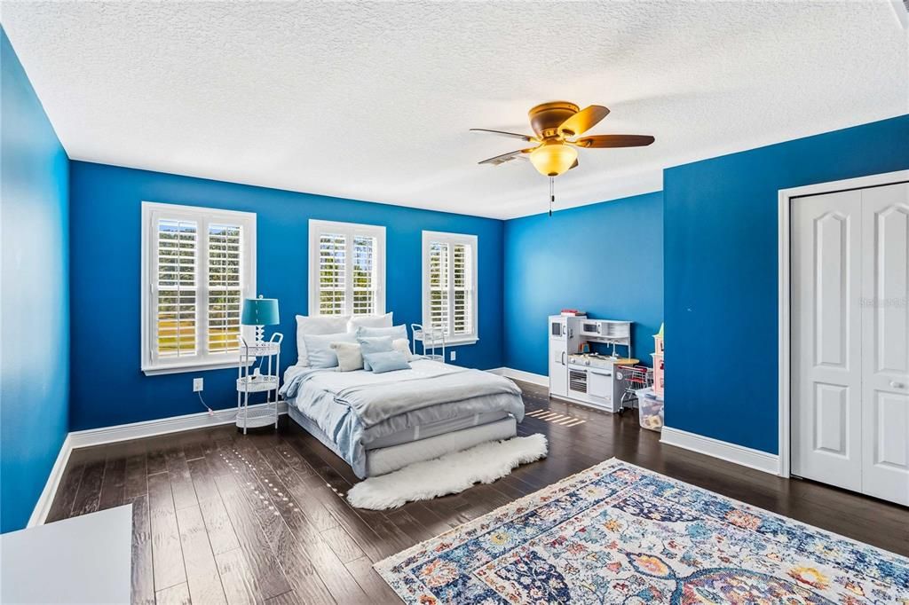 For Sale: $820,000 (5 beds, 3 baths, 3546 Square Feet)