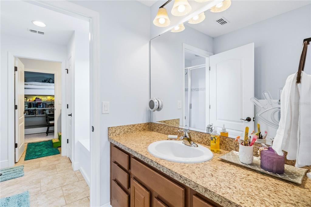 For Sale: $820,000 (5 beds, 3 baths, 3546 Square Feet)