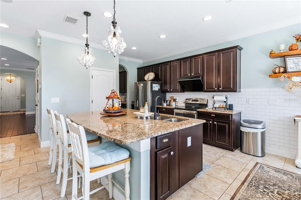 For Sale: $820,000 (5 beds, 3 baths, 3546 Square Feet)