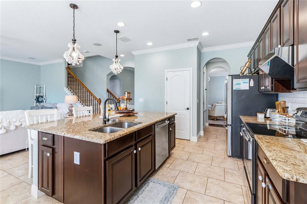 For Sale: $820,000 (5 beds, 3 baths, 3546 Square Feet)