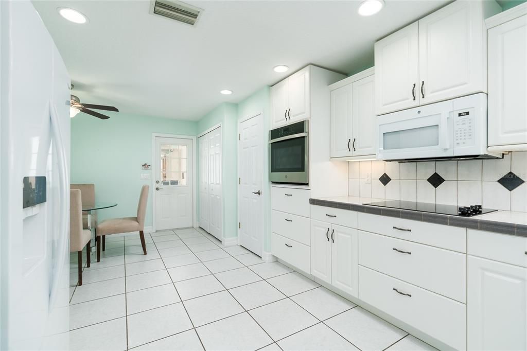 For Sale: $385,000 (3 beds, 3 baths, 1991 Square Feet)