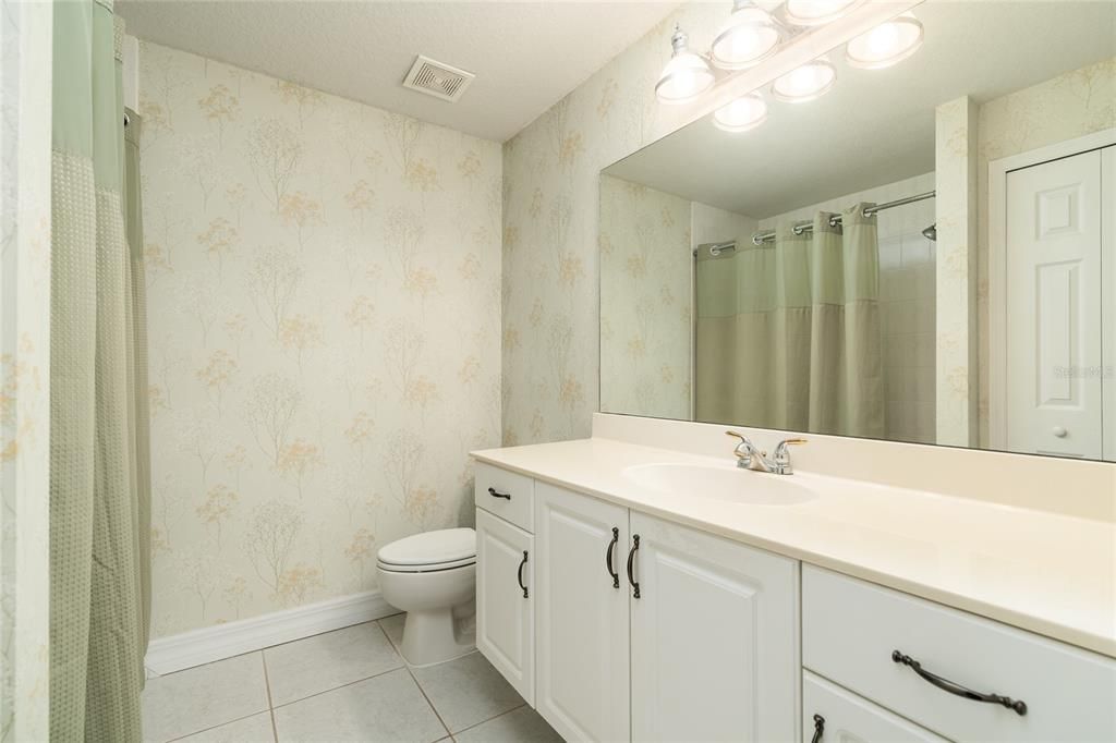 For Sale: $385,000 (3 beds, 3 baths, 1991 Square Feet)