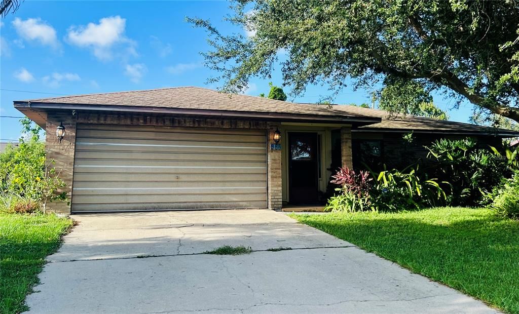 合同活跃: $265,000 (3 贝兹, 2 浴室, 1256 平方英尺)