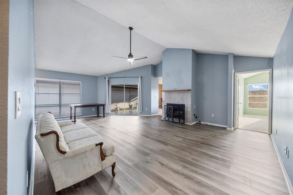 For Sale: $345,000 (2 beds, 2 baths, 1485 Square Feet)