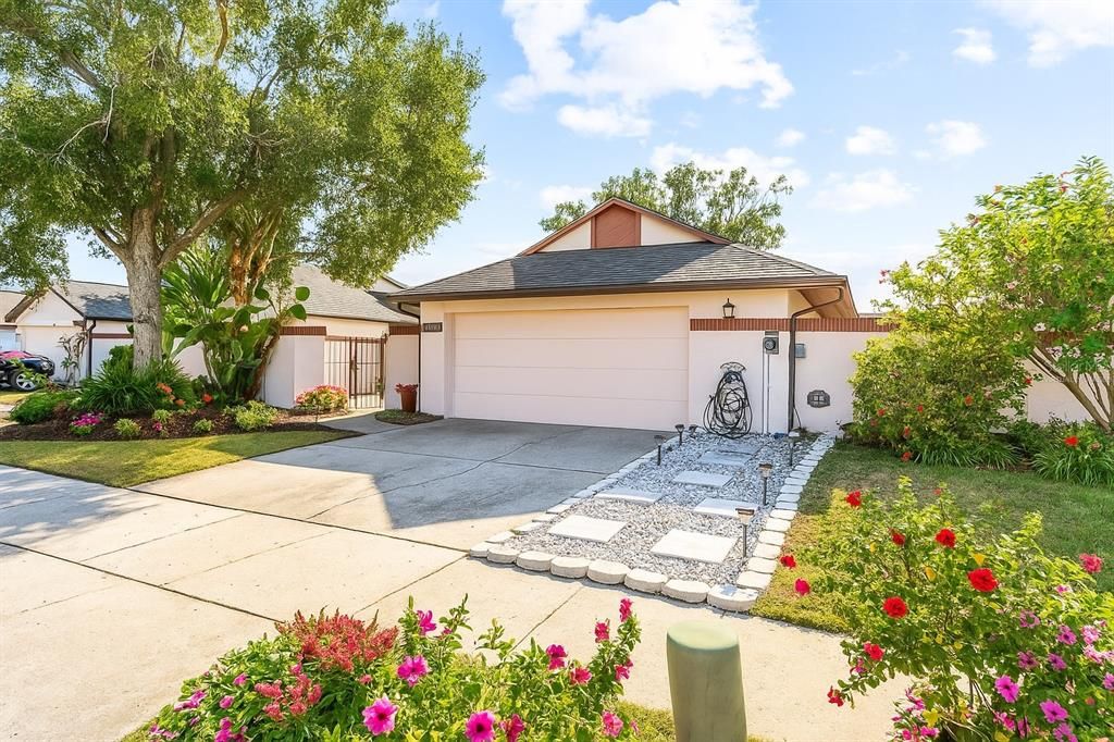 For Sale: $345,000 (2 beds, 2 baths, 1485 Square Feet)