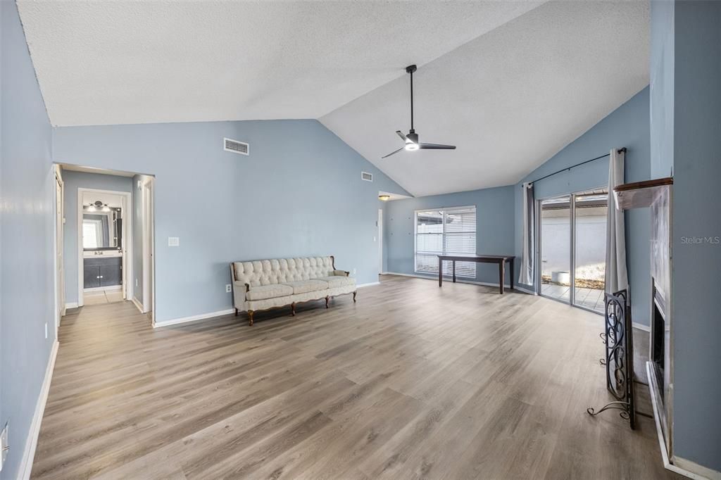 For Sale: $345,000 (2 beds, 2 baths, 1485 Square Feet)