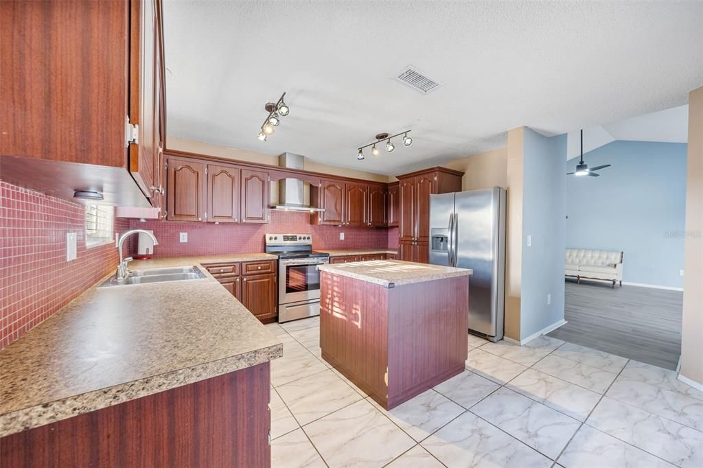 For Sale: $345,000 (2 beds, 2 baths, 1485 Square Feet)