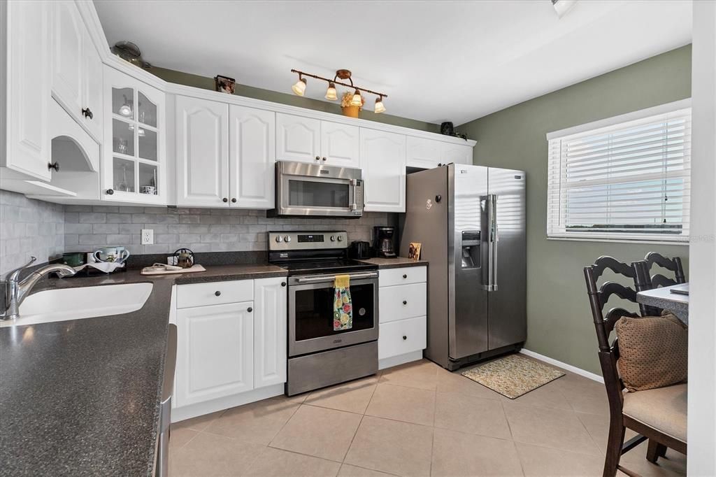 For Sale: $195,000 (2 beds, 2 baths, 1008 Square Feet)