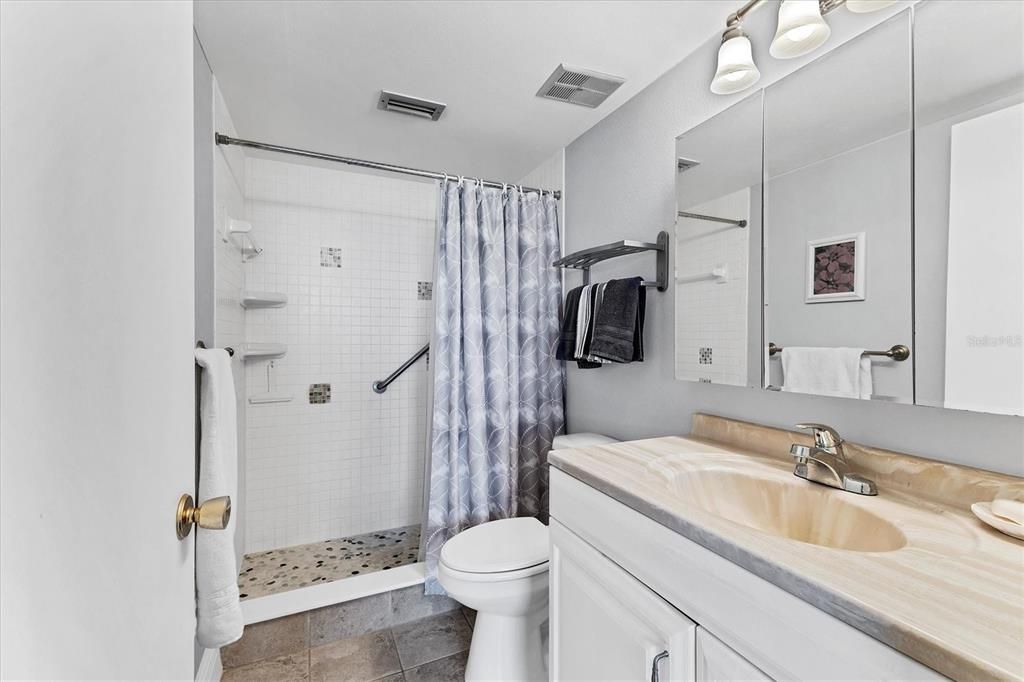 For Sale: $195,000 (2 beds, 2 baths, 1008 Square Feet)