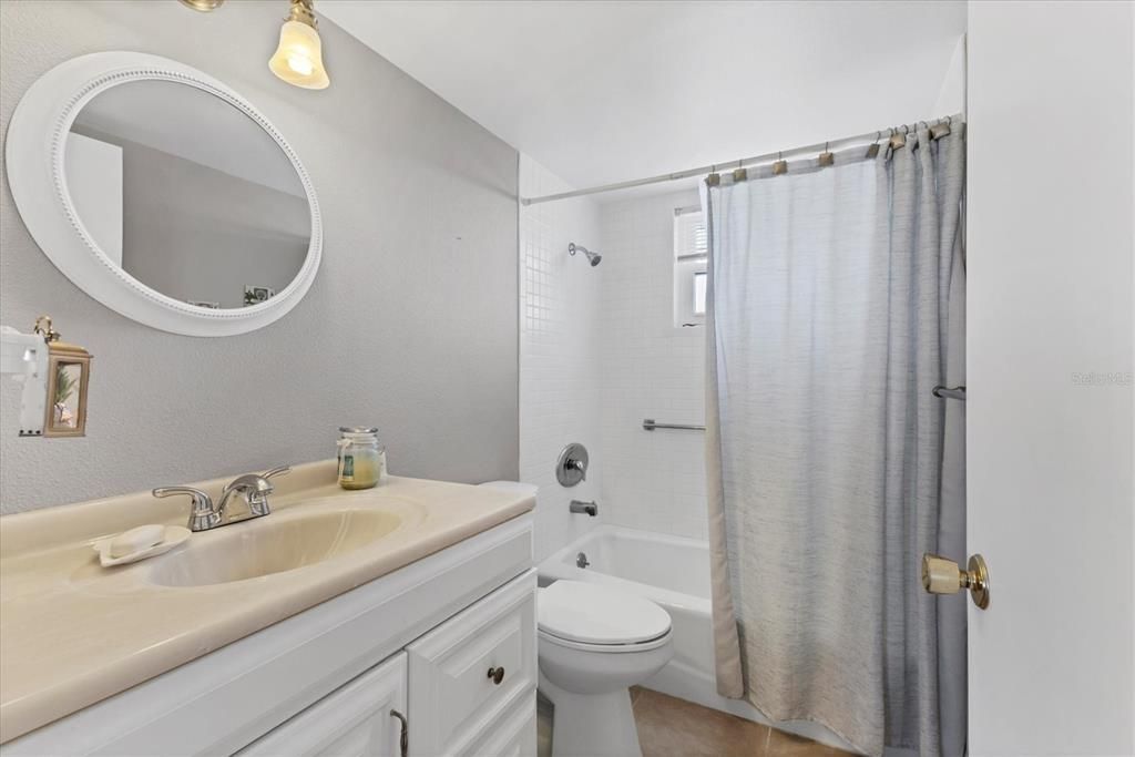 For Sale: $195,000 (2 beds, 2 baths, 1008 Square Feet)