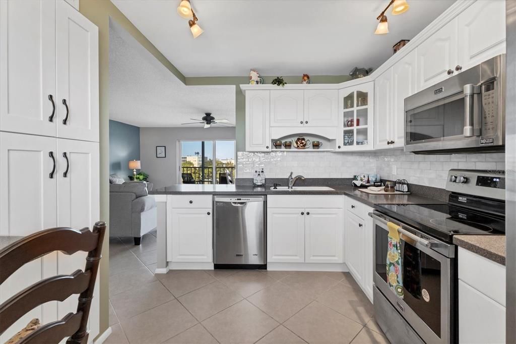 For Sale: $195,000 (2 beds, 2 baths, 1008 Square Feet)