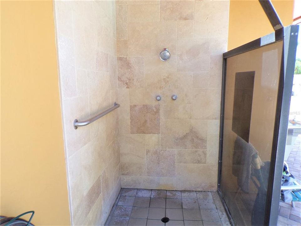 For Sale: $195,000 (2 beds, 2 baths, 1008 Square Feet)