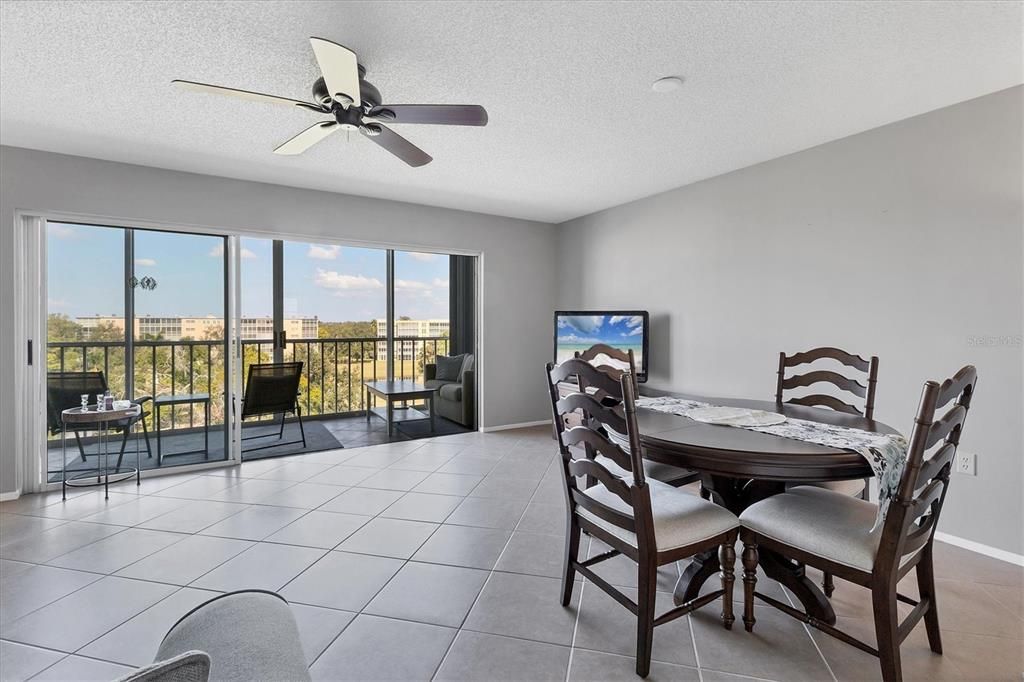 For Sale: $195,000 (2 beds, 2 baths, 1008 Square Feet)