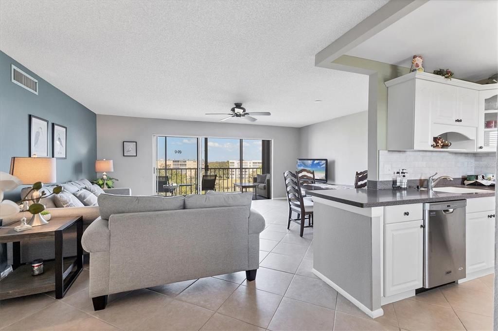 For Sale: $195,000 (2 beds, 2 baths, 1008 Square Feet)