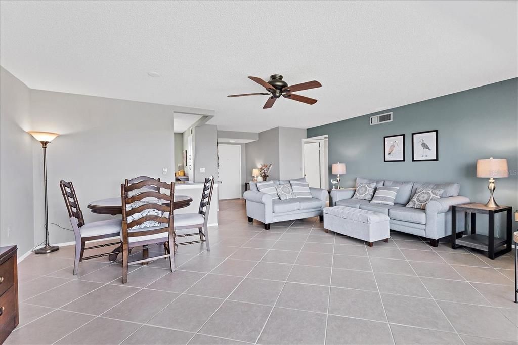 For Sale: $195,000 (2 beds, 2 baths, 1008 Square Feet)