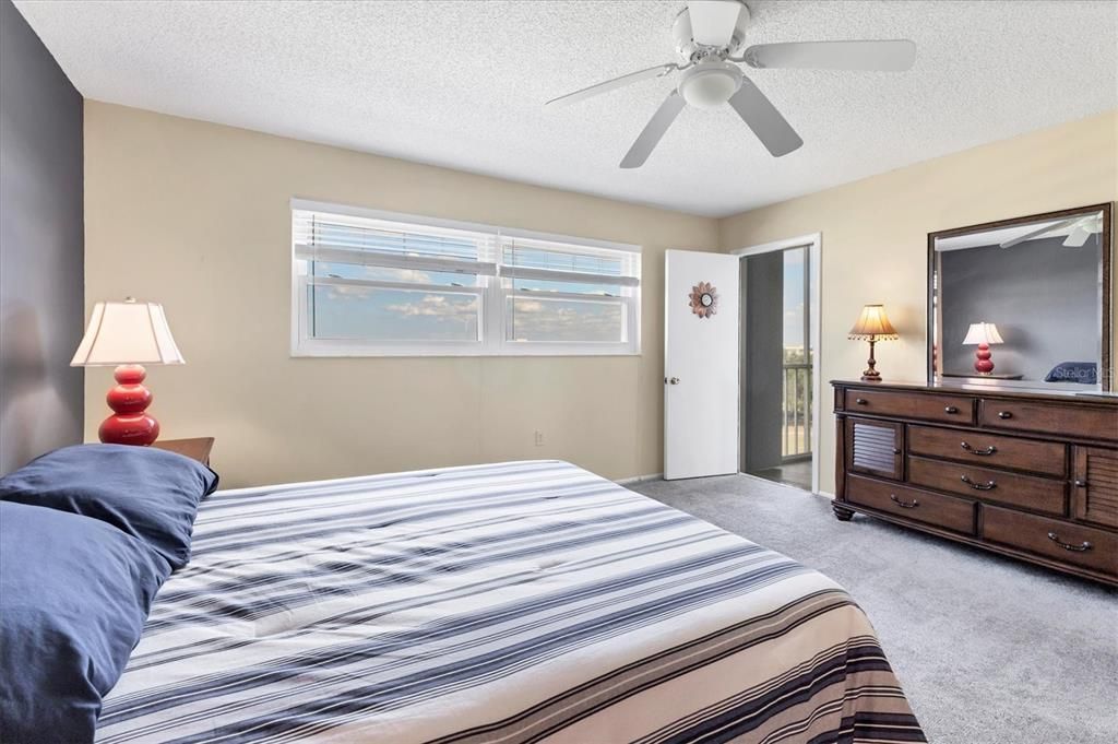 For Sale: $195,000 (2 beds, 2 baths, 1008 Square Feet)