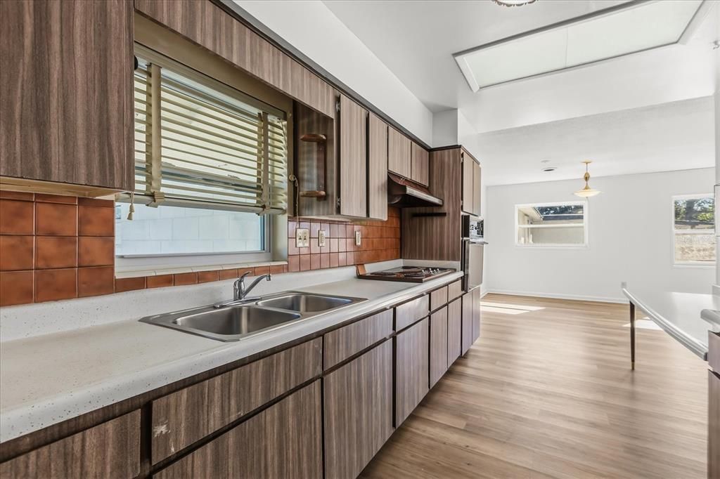 Active With Contract: $395,000 (3 beds, 2 baths, 1516 Square Feet)