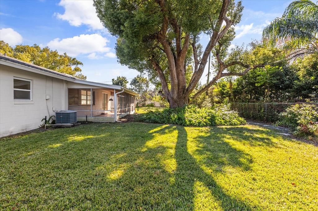 Active With Contract: $395,000 (3 beds, 2 baths, 1516 Square Feet)