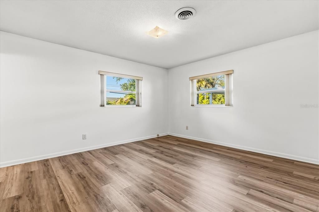 Active With Contract: $395,000 (3 beds, 2 baths, 1516 Square Feet)