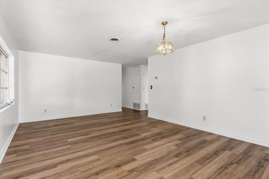 Active With Contract: $395,000 (3 beds, 2 baths, 1516 Square Feet)