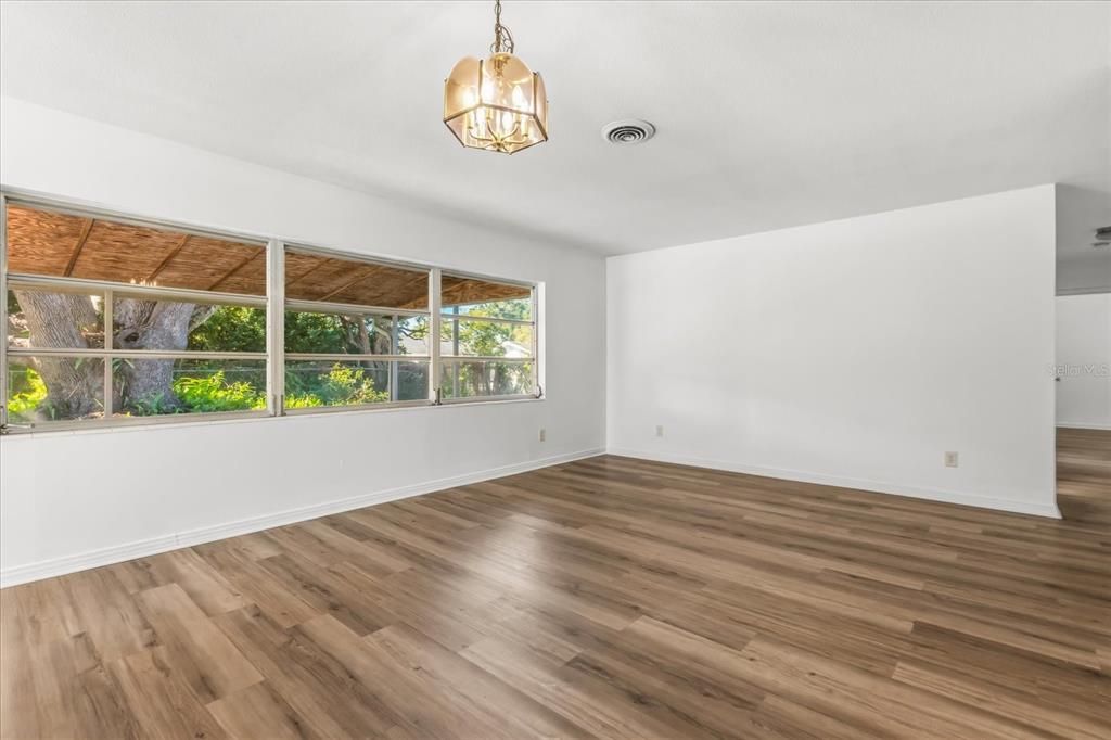 Active With Contract: $395,000 (3 beds, 2 baths, 1516 Square Feet)