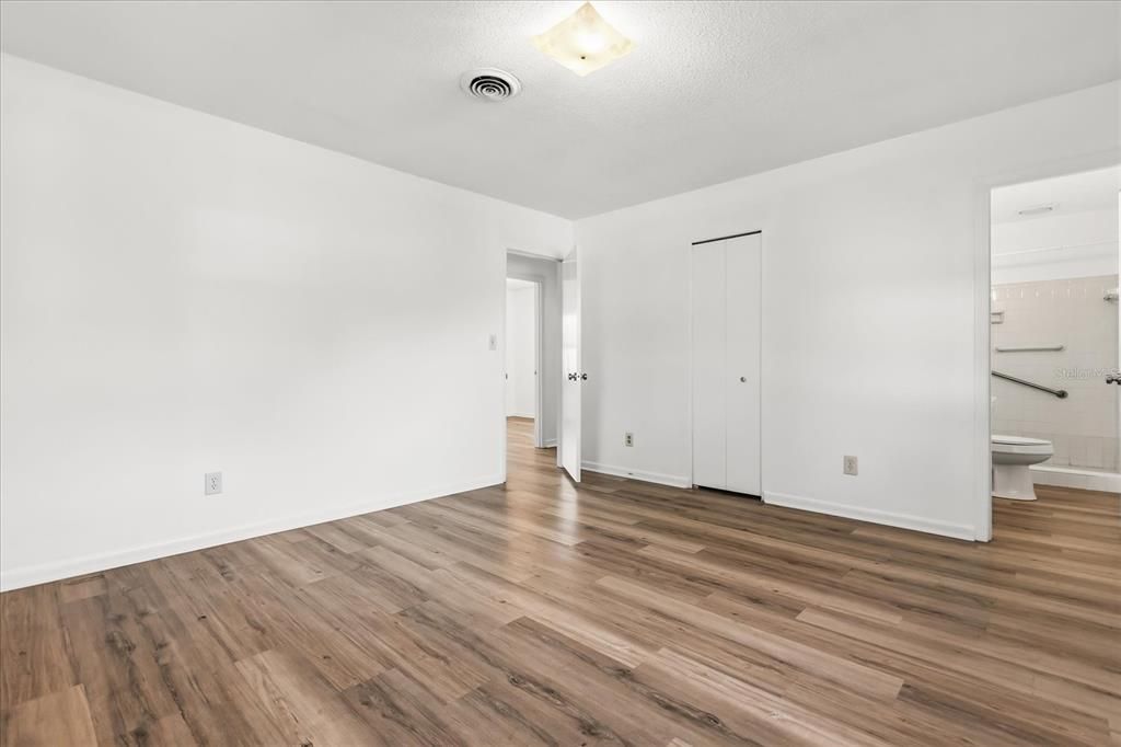 Active With Contract: $395,000 (3 beds, 2 baths, 1516 Square Feet)