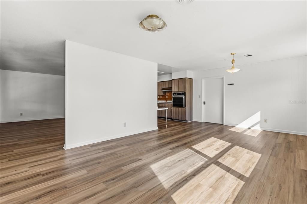 Active With Contract: $395,000 (3 beds, 2 baths, 1516 Square Feet)