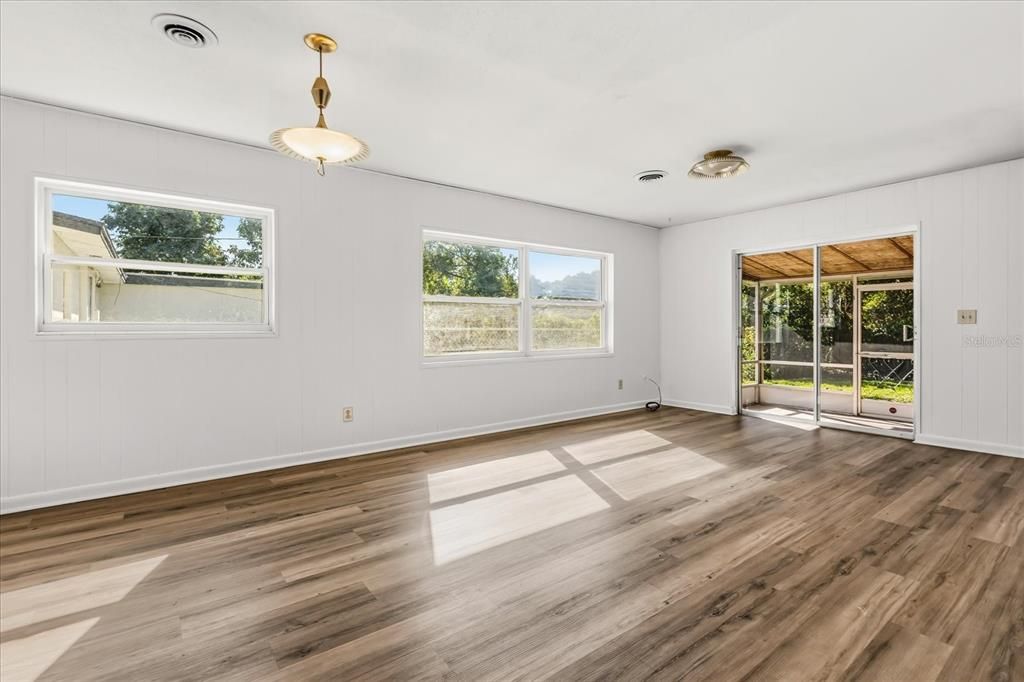 Active With Contract: $395,000 (3 beds, 2 baths, 1516 Square Feet)