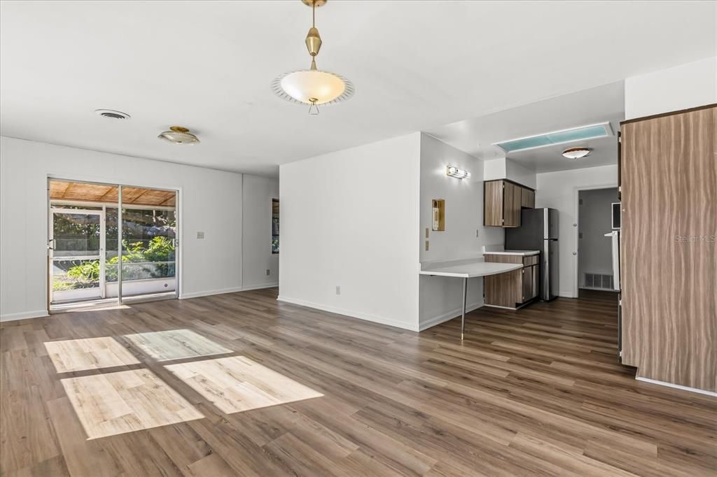 Active With Contract: $395,000 (3 beds, 2 baths, 1516 Square Feet)