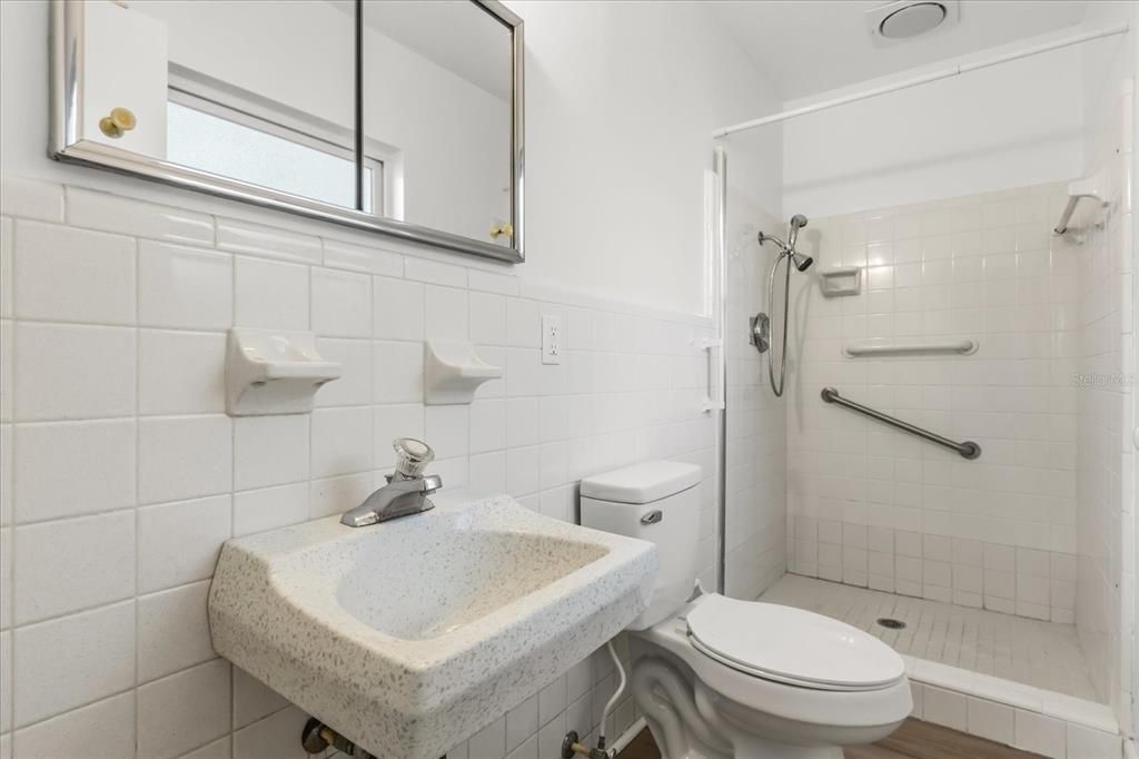 Active With Contract: $395,000 (3 beds, 2 baths, 1516 Square Feet)