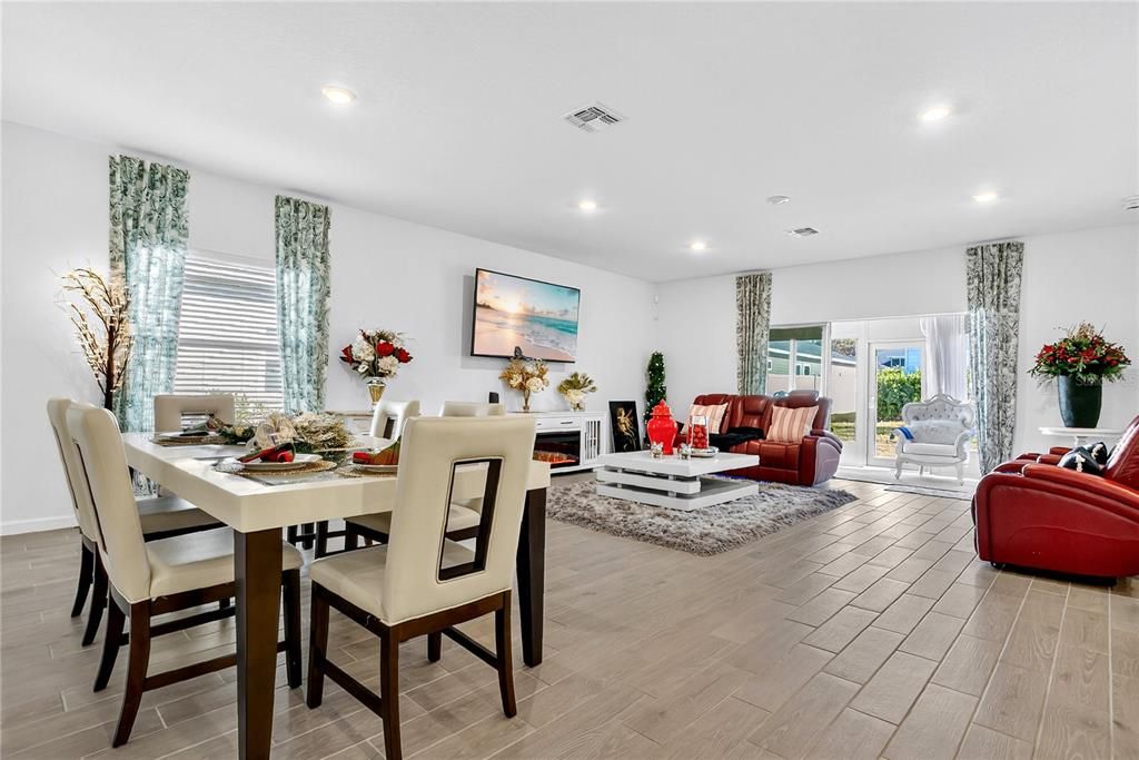 待售: $344,900 (4 贝兹, 3 浴室, 2039 平方英尺)