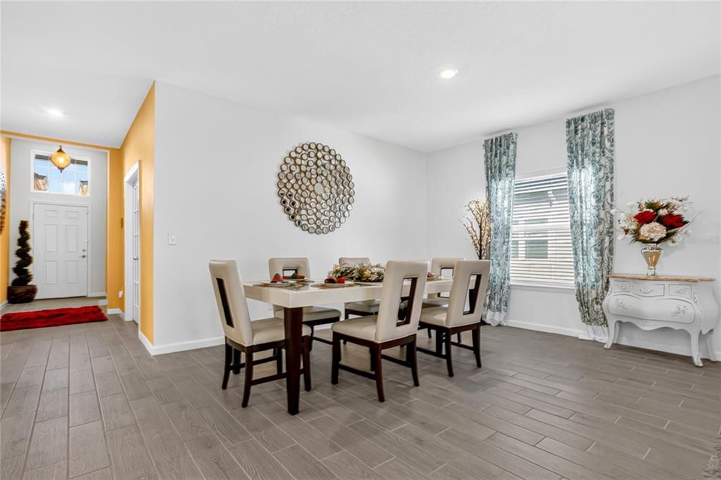 待售: $344,900 (4 贝兹, 3 浴室, 2039 平方英尺)