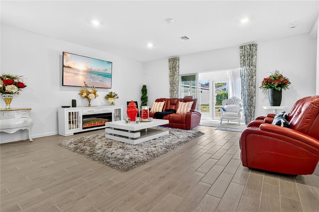 待售: $344,900 (4 贝兹, 3 浴室, 2039 平方英尺)