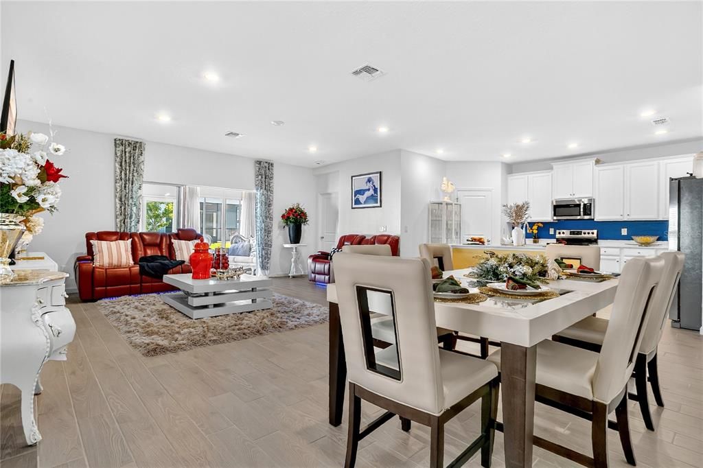 待售: $344,900 (4 贝兹, 3 浴室, 2039 平方英尺)