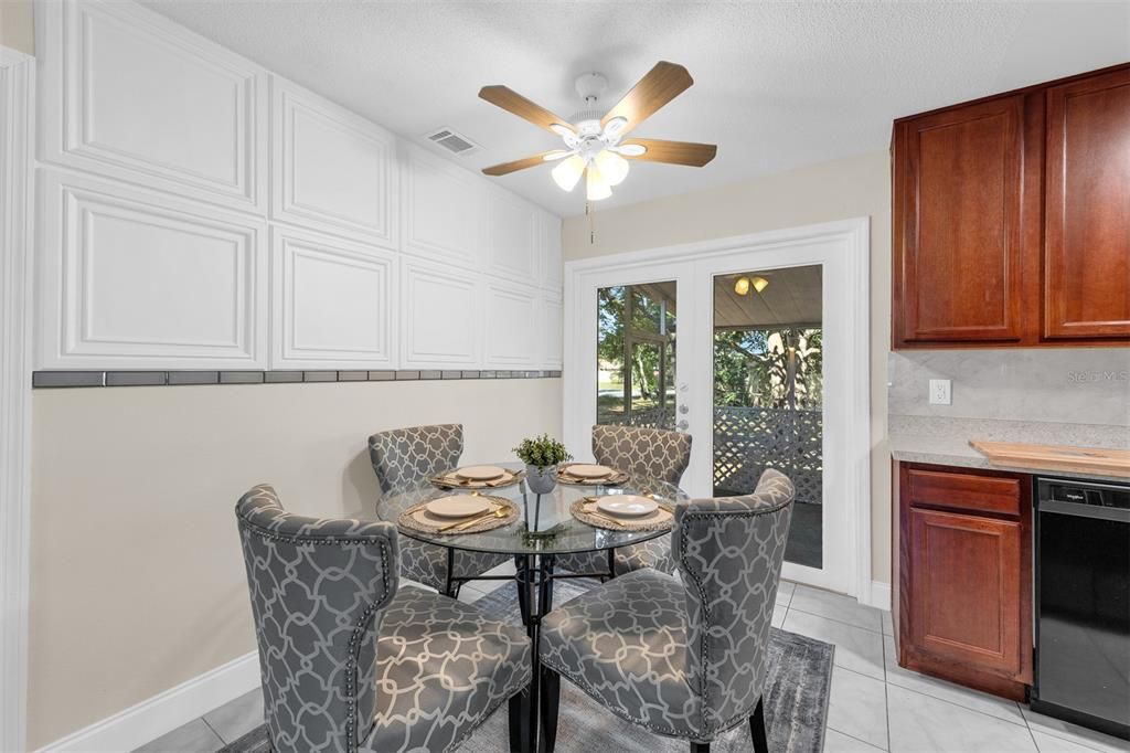 Active With Contract: $290,000 (2 beds, 1 baths, 875 Square Feet)