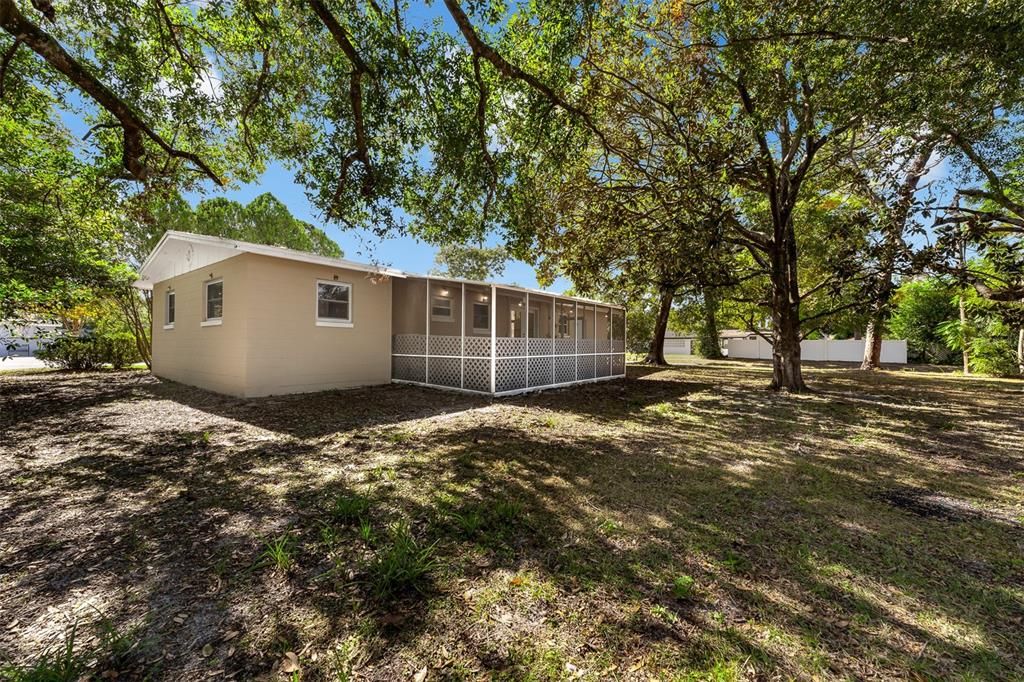 Active With Contract: $290,000 (2 beds, 1 baths, 875 Square Feet)