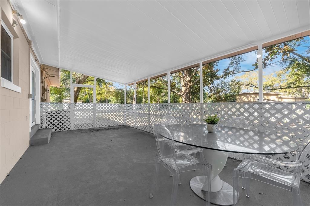 Active With Contract: $290,000 (2 beds, 1 baths, 875 Square Feet)