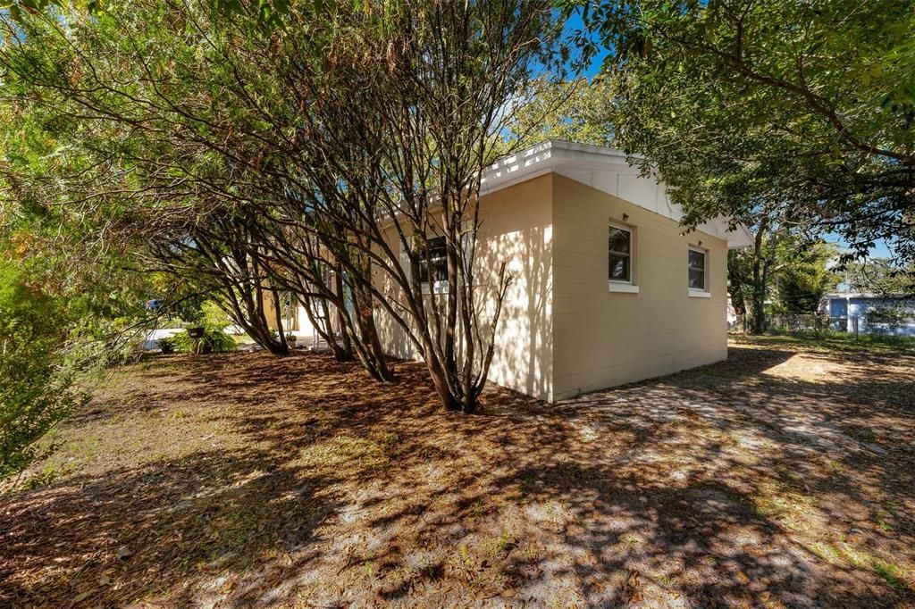 Active With Contract: $290,000 (2 beds, 1 baths, 875 Square Feet)