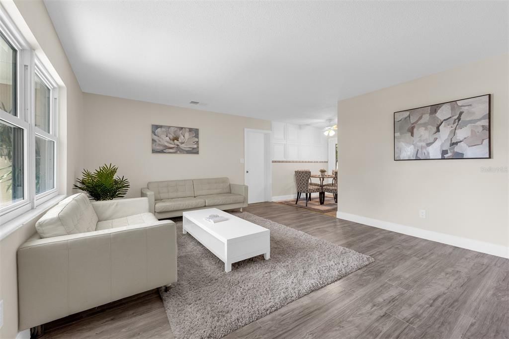 Active With Contract: $290,000 (2 beds, 1 baths, 875 Square Feet)