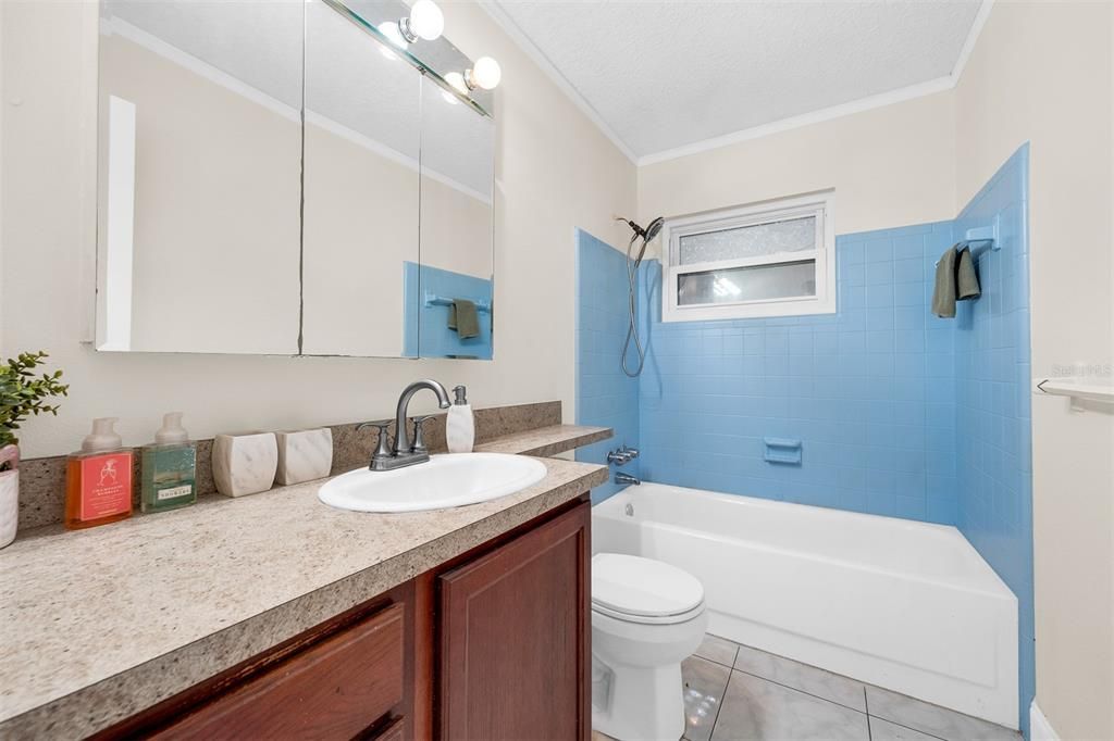 Active With Contract: $290,000 (2 beds, 1 baths, 875 Square Feet)