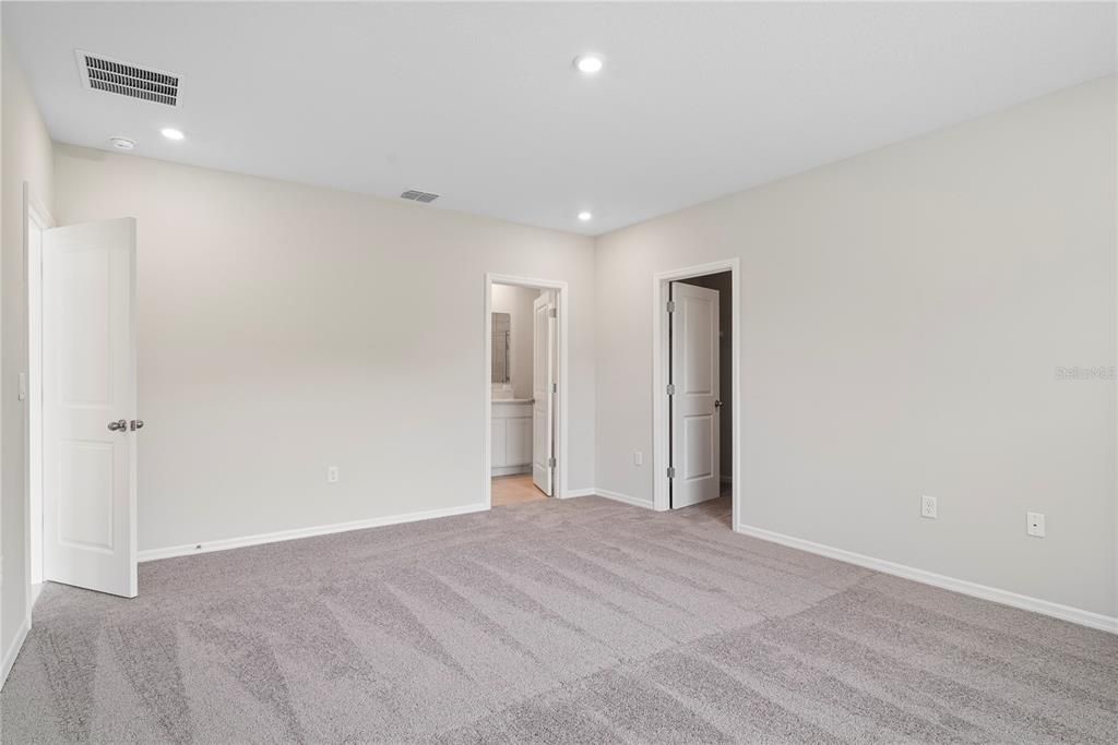 На продажу: $329,990 (4 спален, 2 ванн, 2052 Квадратных фут)