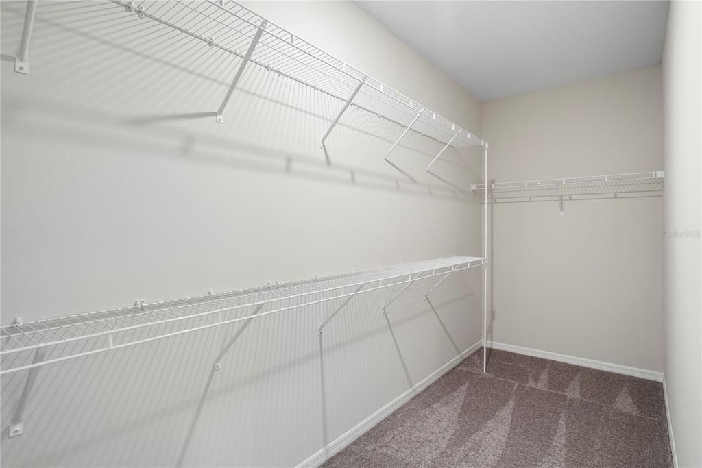 На продажу: $329,990 (4 спален, 2 ванн, 2052 Квадратных фут)