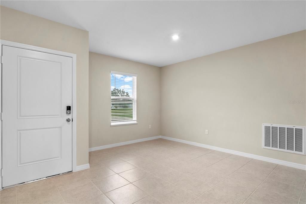 На продажу: $329,990 (4 спален, 2 ванн, 2052 Квадратных фут)