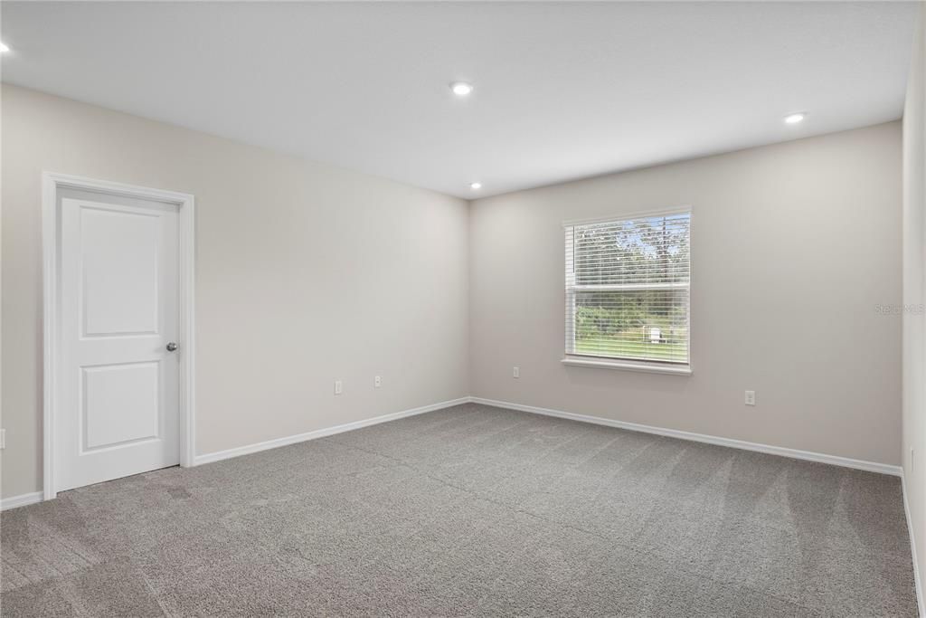 На продажу: $329,990 (4 спален, 2 ванн, 2052 Квадратных фут)