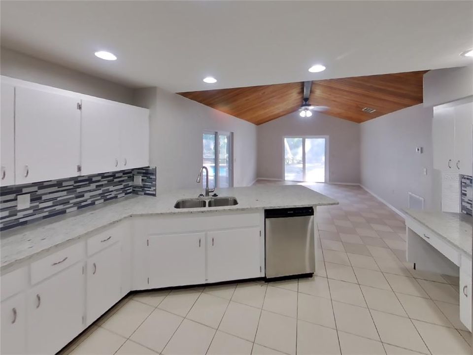 For Rent: $2,779 (3 beds, 2 baths, 1755 Square Feet)