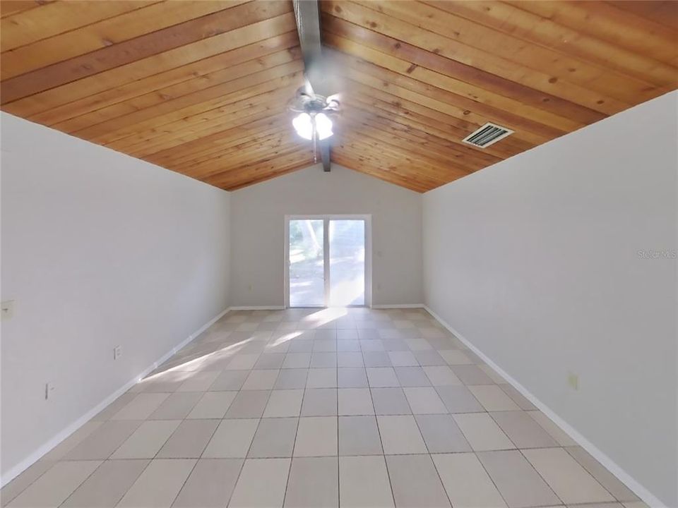 For Rent: $2,779 (3 beds, 2 baths, 1755 Square Feet)