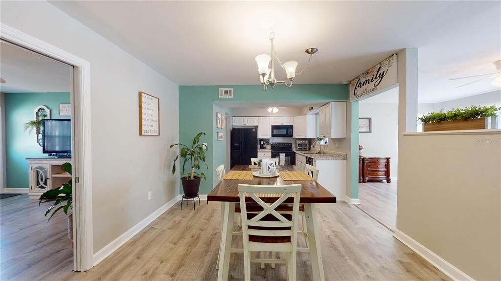 For Sale: $284,900 (4 beds, 2 baths, 1668 Square Feet)